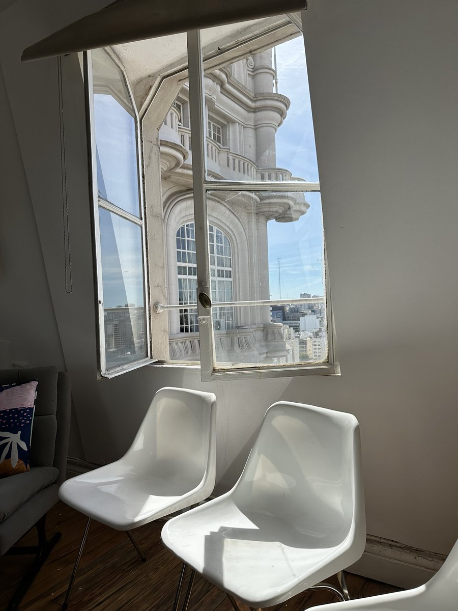 Probá mis talleres de conversación en inglés con descuento de fin de año 🔥

Podes disfrutar esta vista del Barolo con un vermú La Fuerza en mano❤️

Para nuevos alumnos:

25% descuento x 4 encuentros
35% x 8 encuentros

Presencial: lunes y martes
Online - jueves

Para alumnos