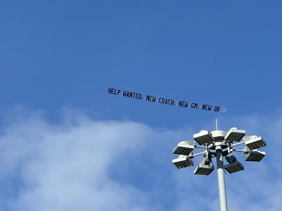 BlizzyFins's tweet photo. Dolphins fans, we finally got the banner right!

Hopefully Ross sees this message‼️ https://t.co/S43V6GucUo