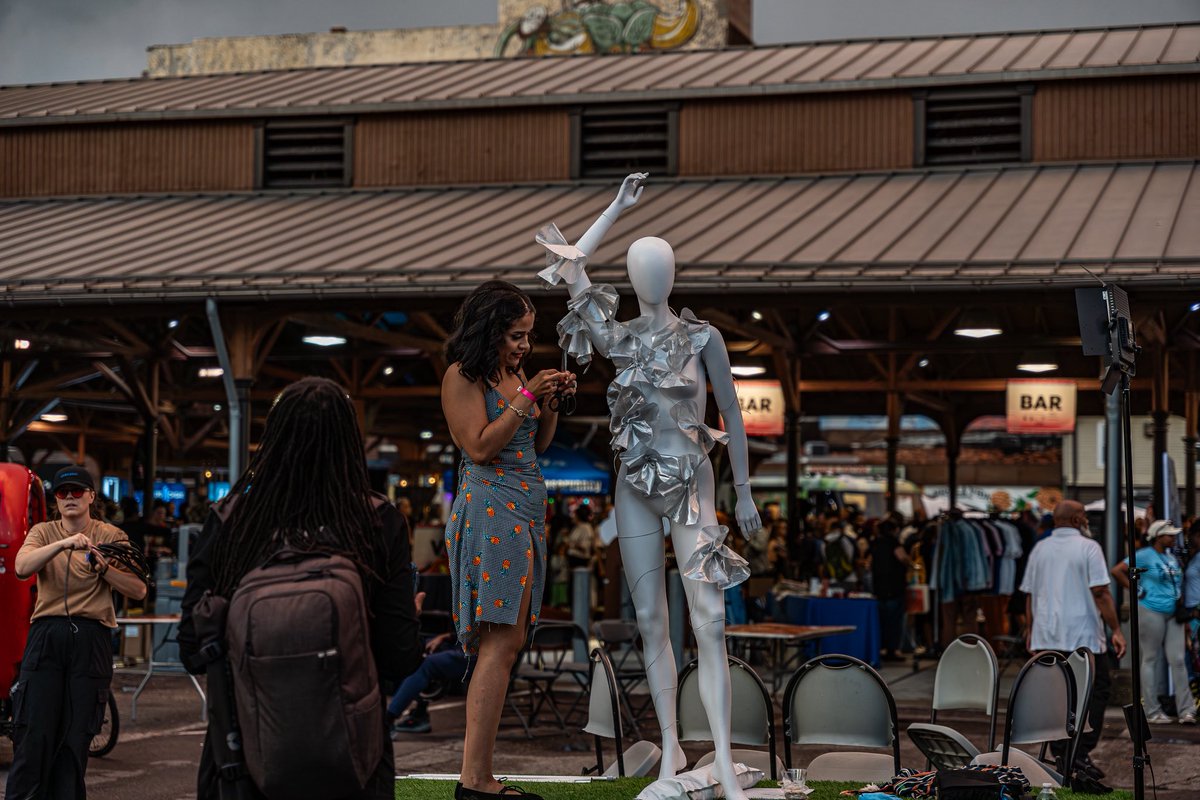ModeDetroit's tweet image. Eastern Market After Dark is part of The Detroit Month of Design featuring design installations, artists, vendors, brand activations, live music, food, drinks, shopping, murals. 

 #detroit #detroitdesign #unesco #art