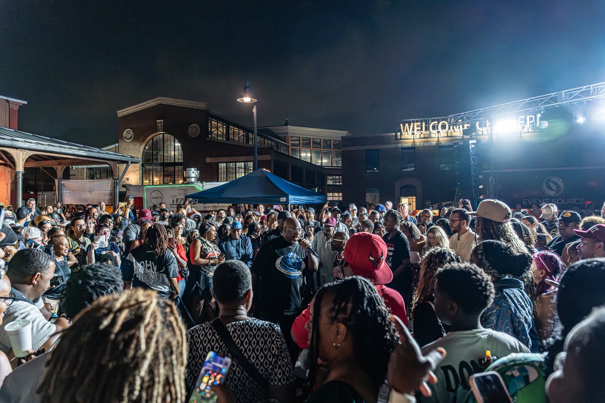 ModeDetroit's tweet image. Eastern Market After Dark is part of The Detroit Month of Design featuring design installations, artists, vendors, brand activations, live music, food, drinks, shopping, murals. 

 #detroit #detroitdesign #unesco #art