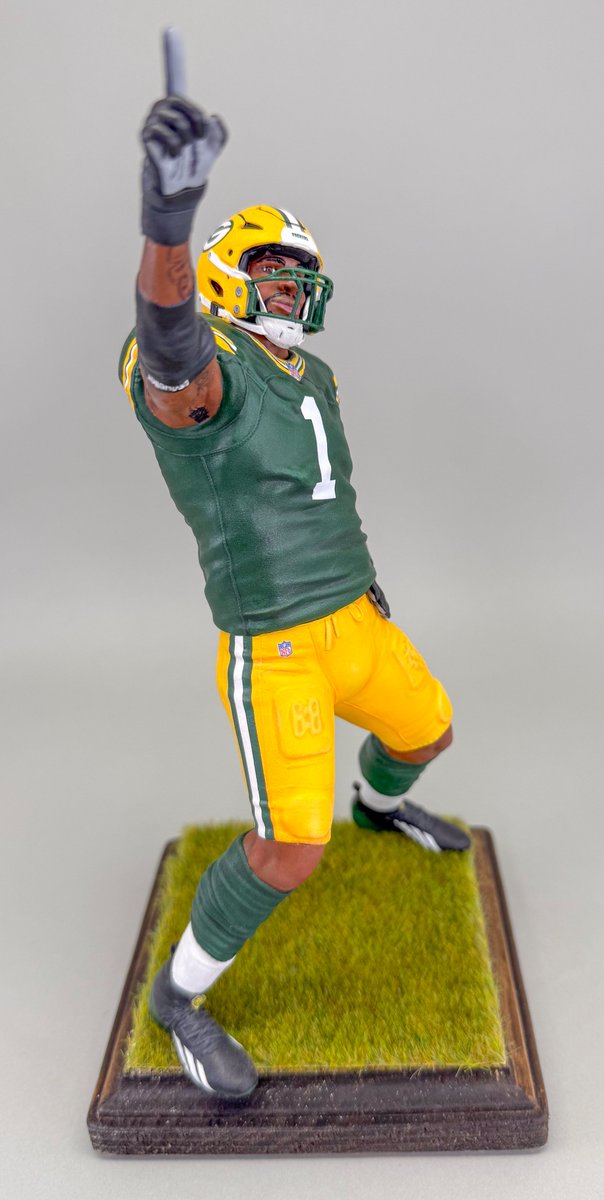 4starcustoms's tweet photo. @MicahhParsons11 celebrates his first sack as a @packers. As soon as he struck this pose, I started worked on a digital model to 3D print and capture the moment. #Packers #GreenBayPackers https://t.co/xrmEkZh6Lz