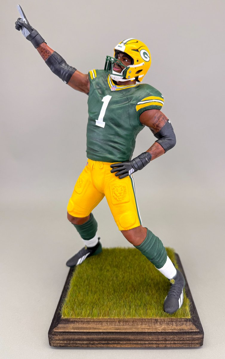4starcustoms's tweet photo. @MicahhParsons11 celebrates his first sack as a @packers. As soon as he struck this pose, I started worked on a digital model to 3D print and capture the moment. #Packers #GreenBayPackers https://t.co/xrmEkZh6Lz