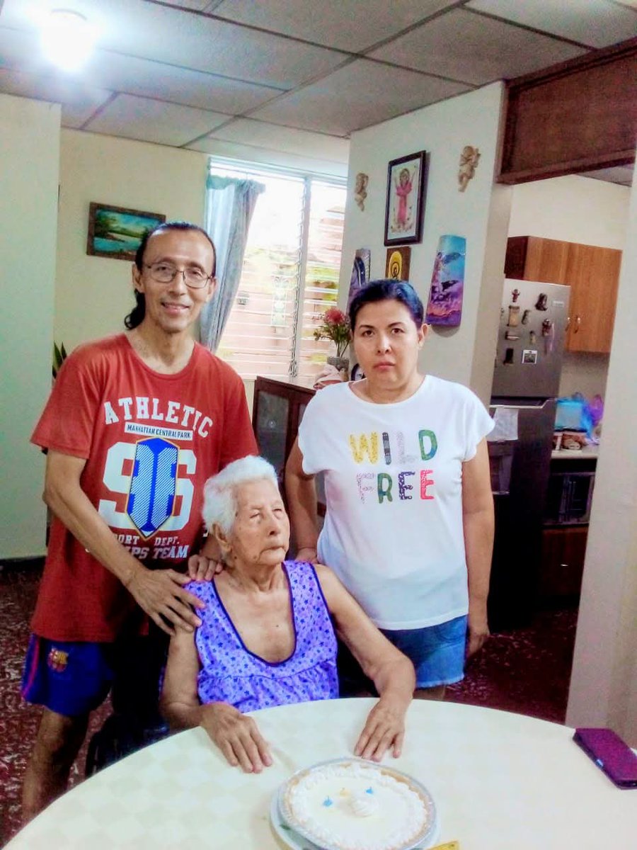JalecSamayoa's tweet photo. ❤️Feliz cumpleaños mamita linda🎂🎁🥳
Son ya 96 años. La bendición de que sigas en nuestras vidas es de celebrar y agradezco por un año más. https://t.co/7DQcr4fyk7