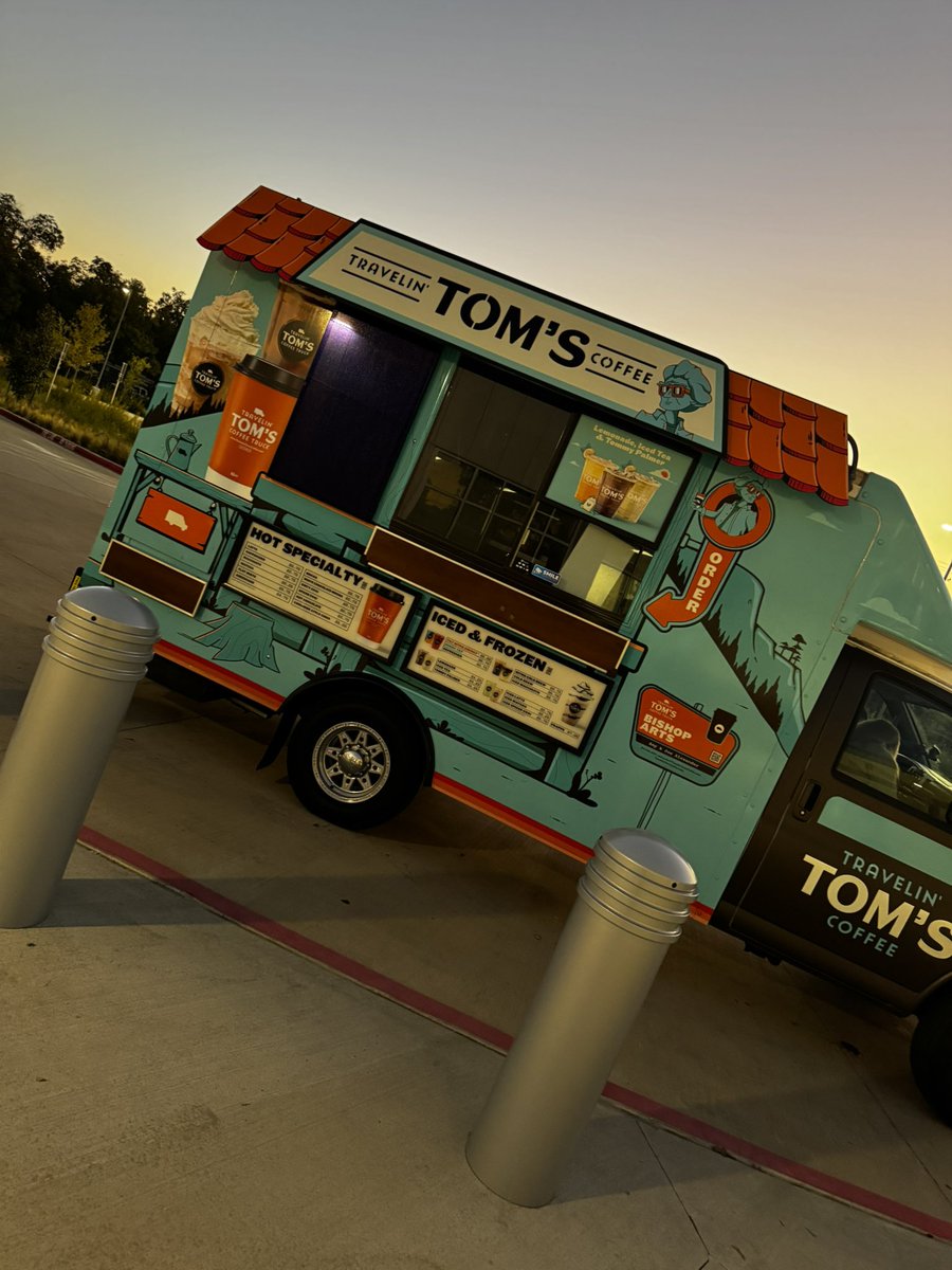 JQAEaglesDISD's tweet image. National Coffee Day would not be complete without a Coffee Truck showing up to your campus! ☕️ A small treat to start a Monday with our JQA staff!! ❤️ @Region1DISD @LauraRubioGarza @RubyGarzaDISD