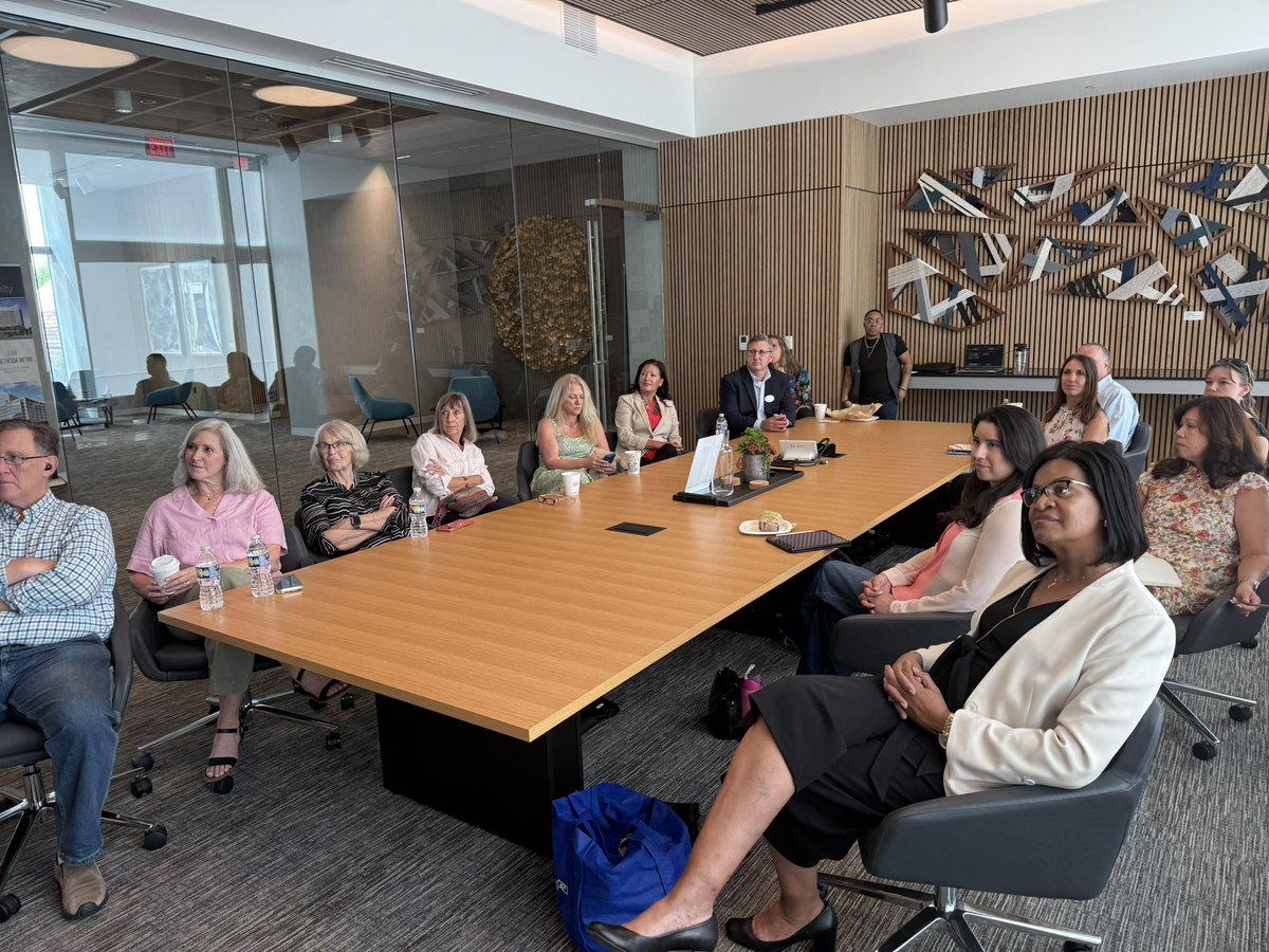 This group = 🔥
Grateful to collaborate and celebrate wins with the incredible agents of Coldwell Banker Realty – Bethesda. Big things ahead!
#coldwellbankerrealty #RealEstateLife #StrongerTogether #cblife #livewellwithcoldwell #cbstrong #YesWeAreHiring!