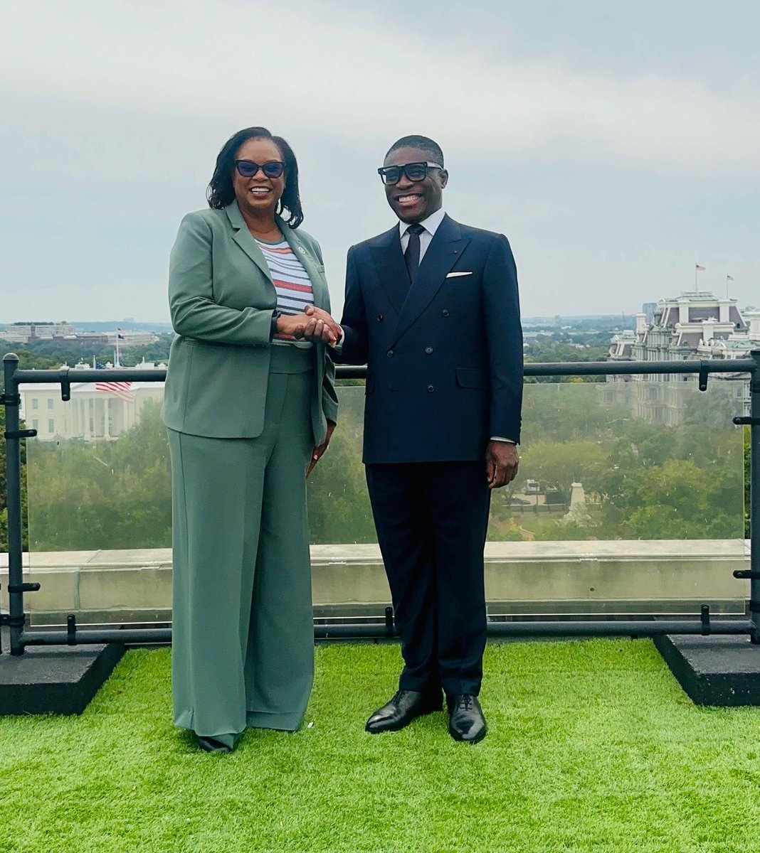 Con las firmas de importantes acuerdos del sector de petróleo y gas en Houston y Nueva York respectivamente, Guinea Ecuatorial y la Cámara de Comercio de los EE.UU de América ven el comienzo de una alianza ganador-ganador lanzado en año pasado con unas propuestas que responden a