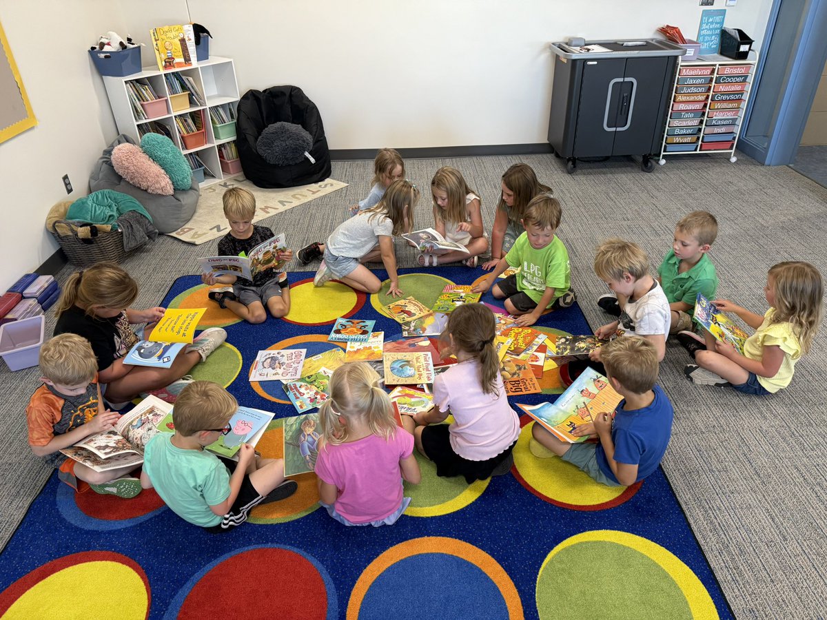 Kinders explored the parts of books today #EMFbobcats