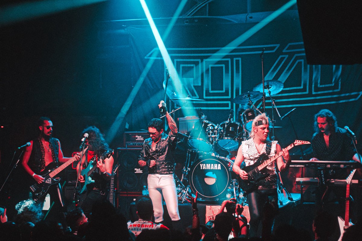 Eu gostaria de agradecer a todos
os fãs que fizeram do nosso sábado um sábado incrível, cara… o que foi aquilo na Burning House, sinceramente eu estou impressionado!!! 

Obrigado a todos!!! Vocês são foda!!!

Nada vai parar a força do Trovão 💎