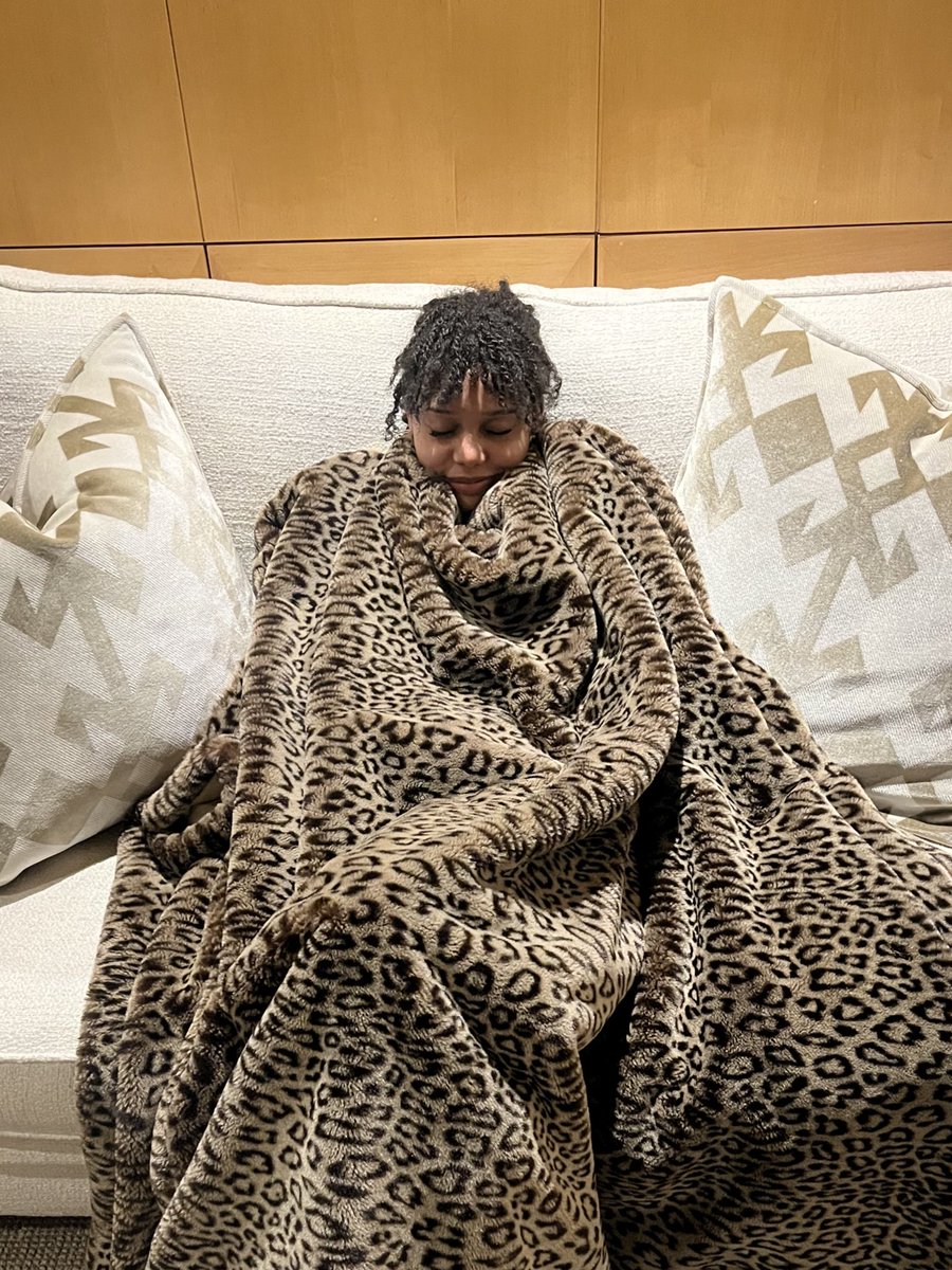 longlivelordkez's tweet photo. how i sleep knowing i have the number 1 rnb song in the country ( and of the year)😴🏆 https://t.co/keDvX7ePJw