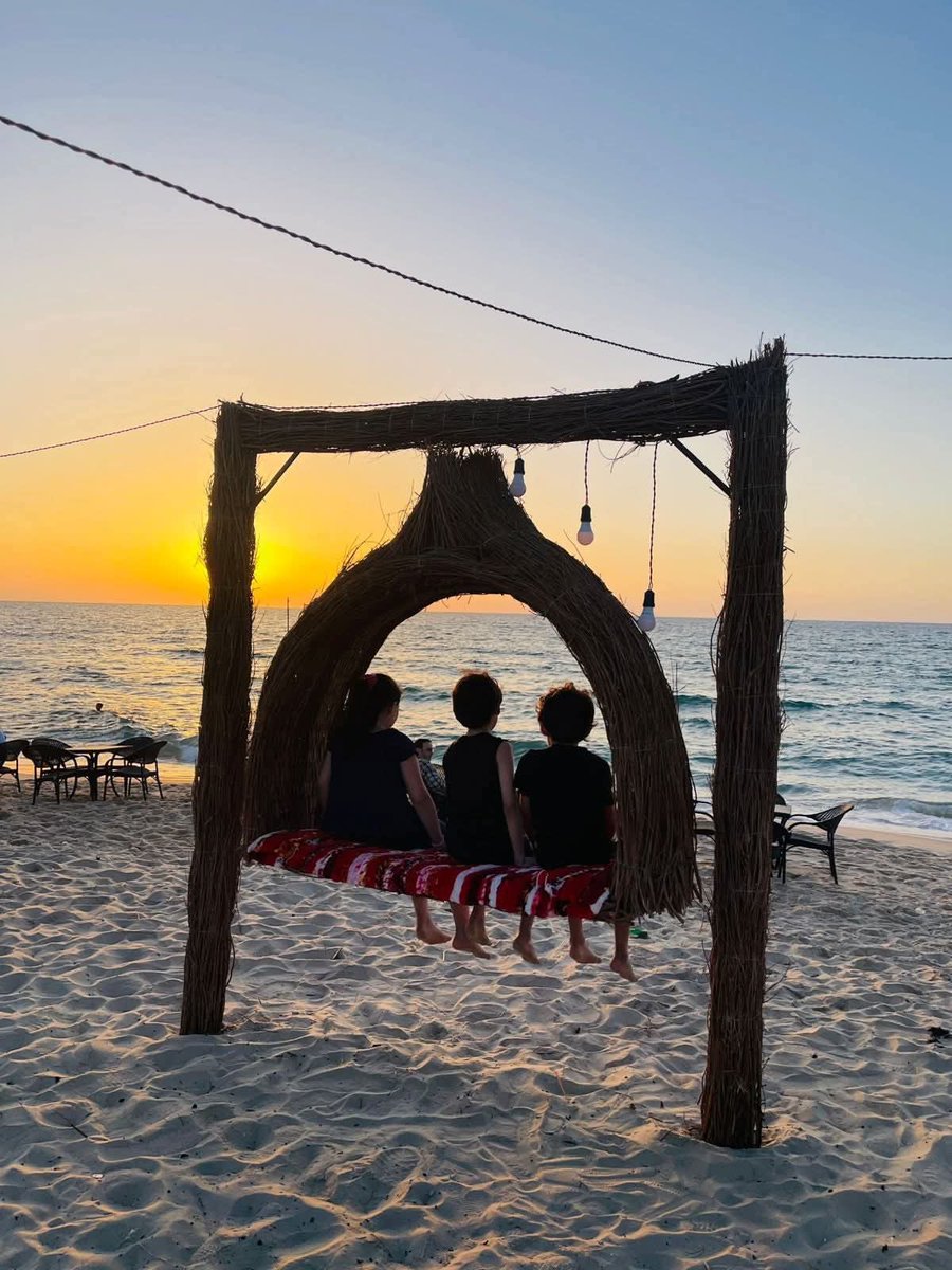 اللهم ارزقنا الرضا الذي يجعل قلوبنا هادئة وهمومنا عابرة ومصائبنا هينة، اللهم إنا نسألك أن تحقق لنا التوفيق والتيسير وأن لا ترد لنا دعاء ولا تخيب لنا رجاء، اللهم سخر لنا الأرض ومن عليها والسماء ومن فيها وعبادك الصالحين من حولنا وكل من وليته أمرنا وأرزقنا من حظوظ الدنيا أجملها