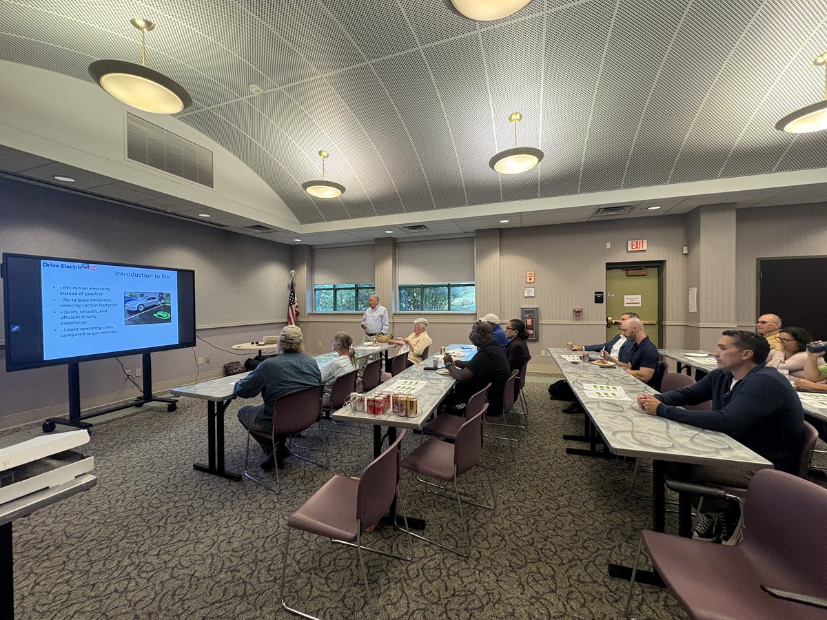 Last week, we teamed up with <a href="/AkronOhio/">AkronOhio</a> &amp; <a href="/DriveElecNEO/">Drive Electric NEO</a> for an EV101 workshop! 🚗⚡ Huge thanks to volunteers Gerry &amp; Barb for myth-busting and sharing real-world EV tips.

More events coming soon —stay tuned! 🙌 facebook.com/DriveElectricN…
#DriveElectric
