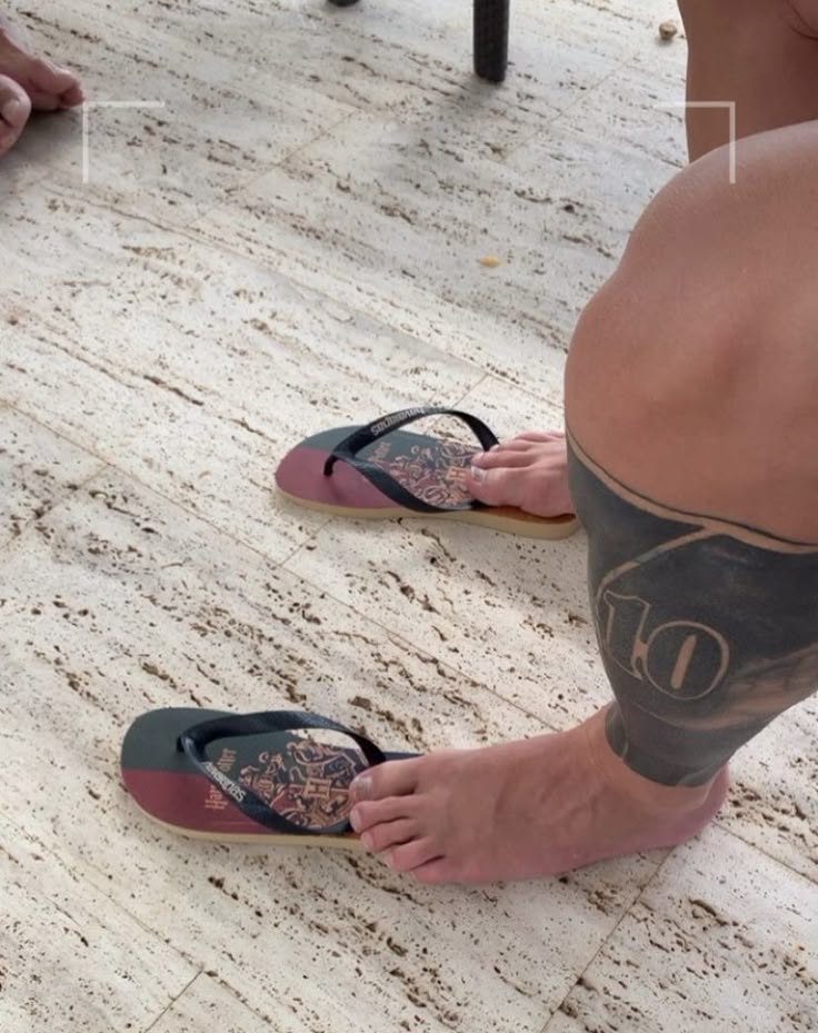Las ojotas de Harry Potter.

Este tipo es lo más grande que existe.