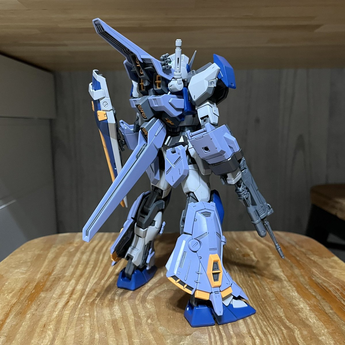 ageimo22's tweet photo. おはようございます！

MGデュエル
アサルトシュラウド ボディを作りました
背中のシュッてやつかっこいい！
#リビングモデリング部 https://t.co/1vuhzMCvNg