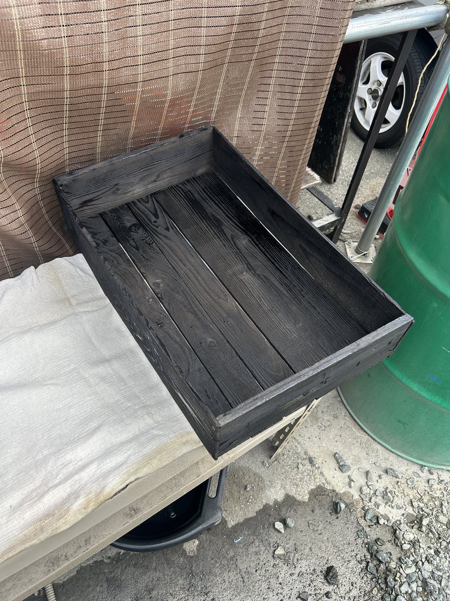 ryo_tthy's tweet photo. 見た目が古そうなやつは一先ず塗ってみる
#なんちゃってDIY https://t.co/y9H3L2ihym
