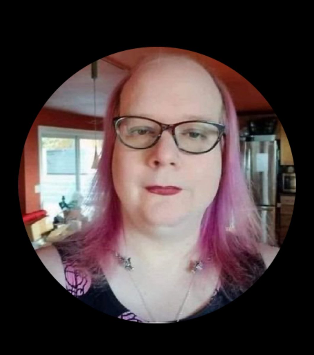 This man thinks Queen Ashley is useless, boring, and unmemorable. I think he's just jealous he'll never be a fabulous woman like her. Stay mad pink pony dude. #bb27