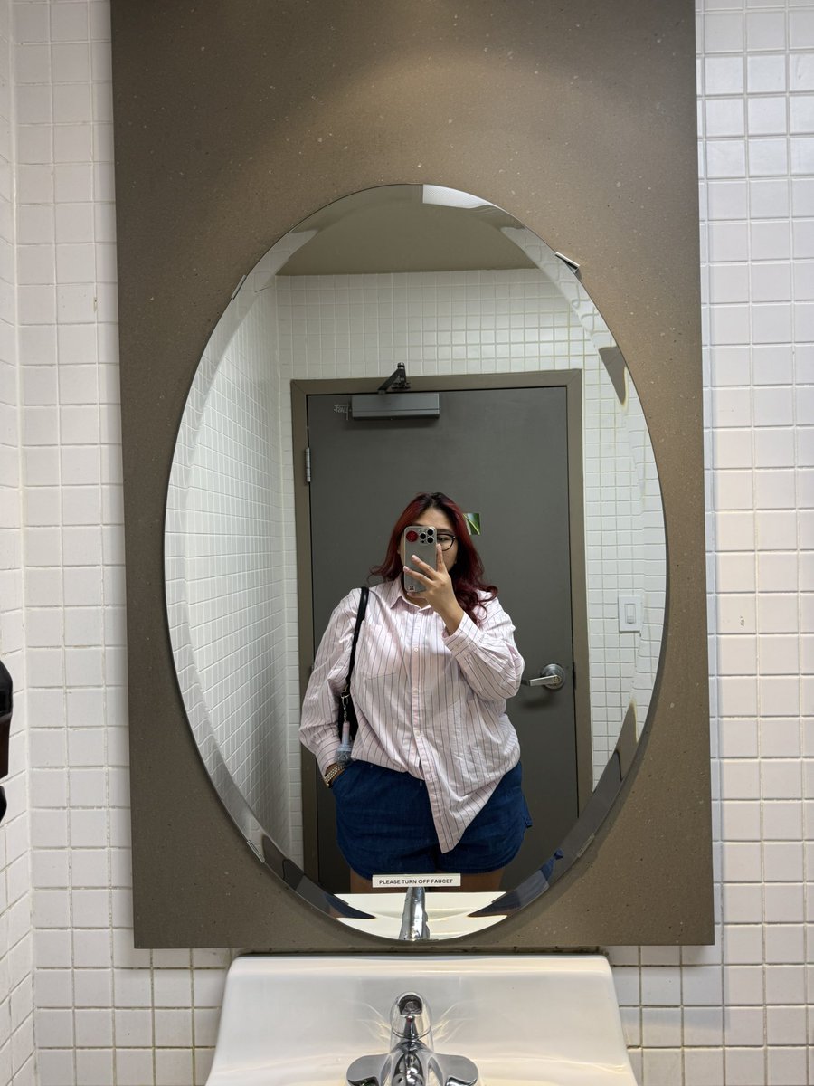 mayangerns's tweet photo. I just realized my outfit yesterday matches the caratbong hanging in my bag. 🤭 https://t.co/MheatCEQx3