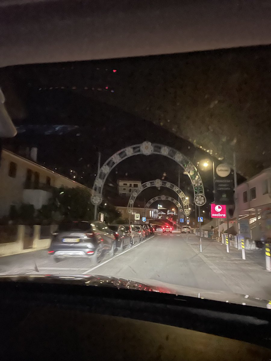 Não sei porquê apagaram as luzes da festa.

#LigaTeixeira #FestaDasColheitas #MágicoPorto