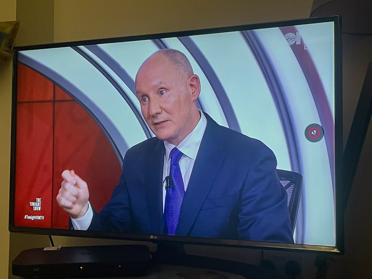 ciaraquill's tweet photo. Jim is playing rock🪨 , paper 📑 , scissors ✂️ but always chooses rock 🪨 👊
#TonightVMTV #Aras25 https://t.co/Acn5VN154t