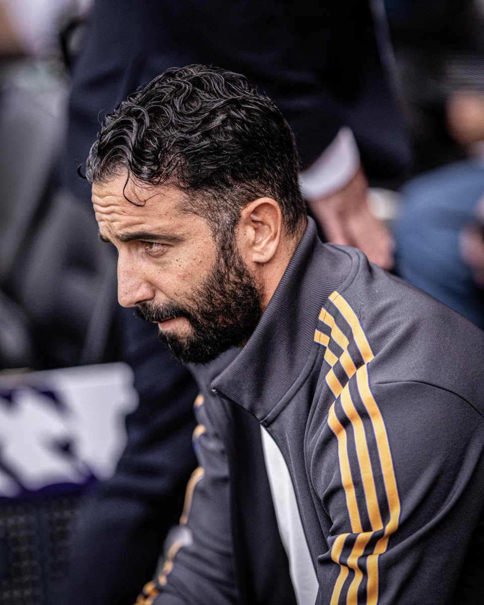 🚨🗣️ زوجة أموريم، ماريا جواو:

"روبين يعاني من الأرق منذ وصوله إلى إنجلترا. الأمر ليس سهلاً أبدًا. يجب أن يفهم الناس ذلك، فنحن نشعر بخيبة أمل إزاء الإساءة التي يتعرض لها. سألته: هل يستحق كل هذا العناء؟ قال إن هذا ما تعهد به."

🙄