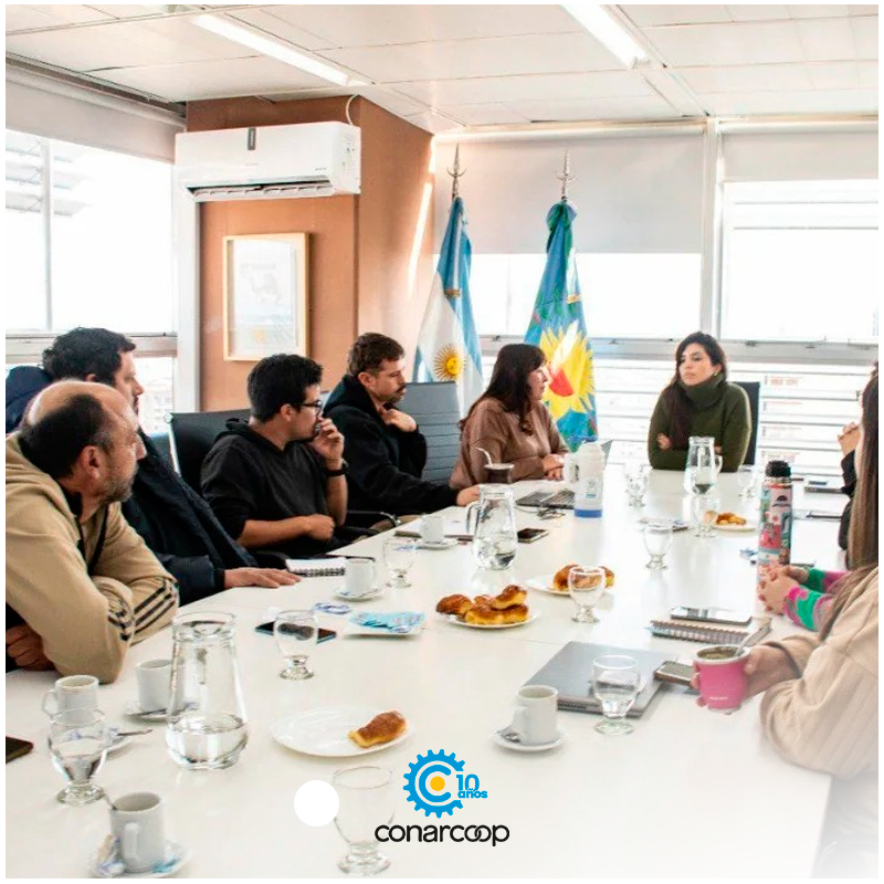 conarcoop's tweet image. 💬 El diálogo es la base para crecer.

Compartir ideas, proyectos y propuestas nos permite construir un sector más fuerte y una sociedad orientada al bien común. ✨
.
.
.
#TrabajoDigno #Conarcoop #UnidosSomosMás