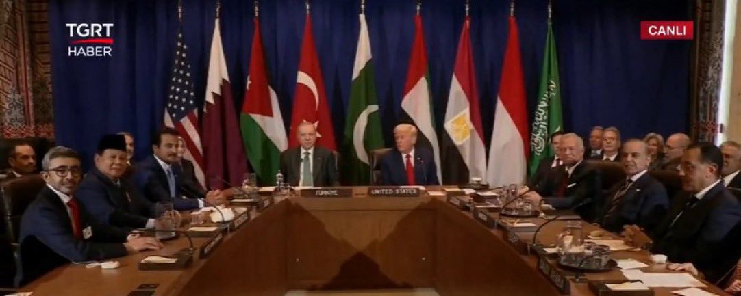 ezzeldendevidar's tweet image. المجلس الصهيوني العربي الإسلامي الأعلى، يقرر : #إعدام_القضية_الفلسطينية.
رسالتنا للمجلس : اتفووووو... فرداً فرداً . حكومة حكومة ،، رئيس رئيس .. ملك ملك .
غزة ليست للبيع يا رعاع ... ودم شعب غزة مش مية 
#غزة_لن_تركع - #غزه_تقاوم_وستنتصر_بأذن_الله - #غزة_الفاضحة