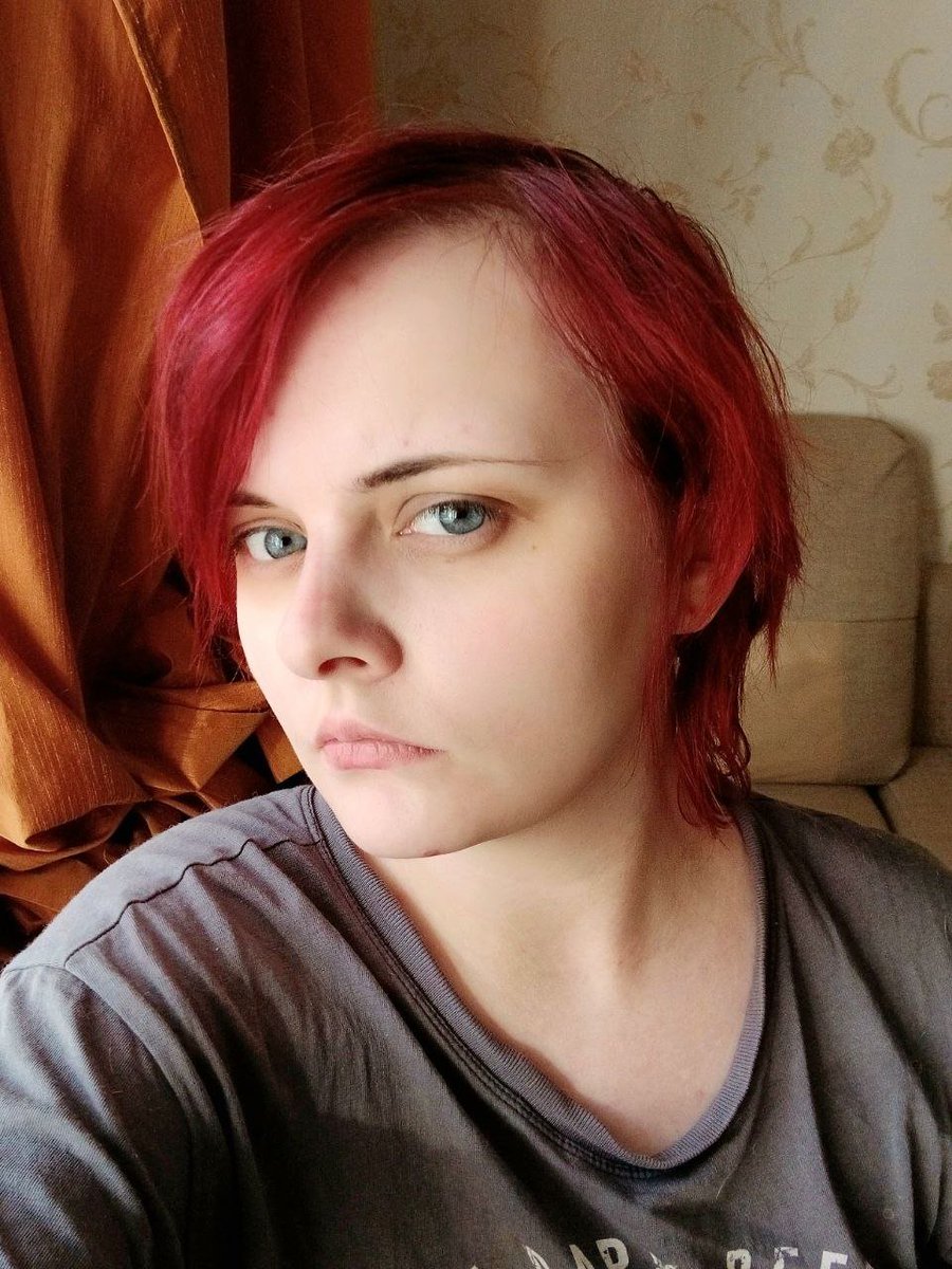 the main     vs      the player

две одинаковые фотки скинул