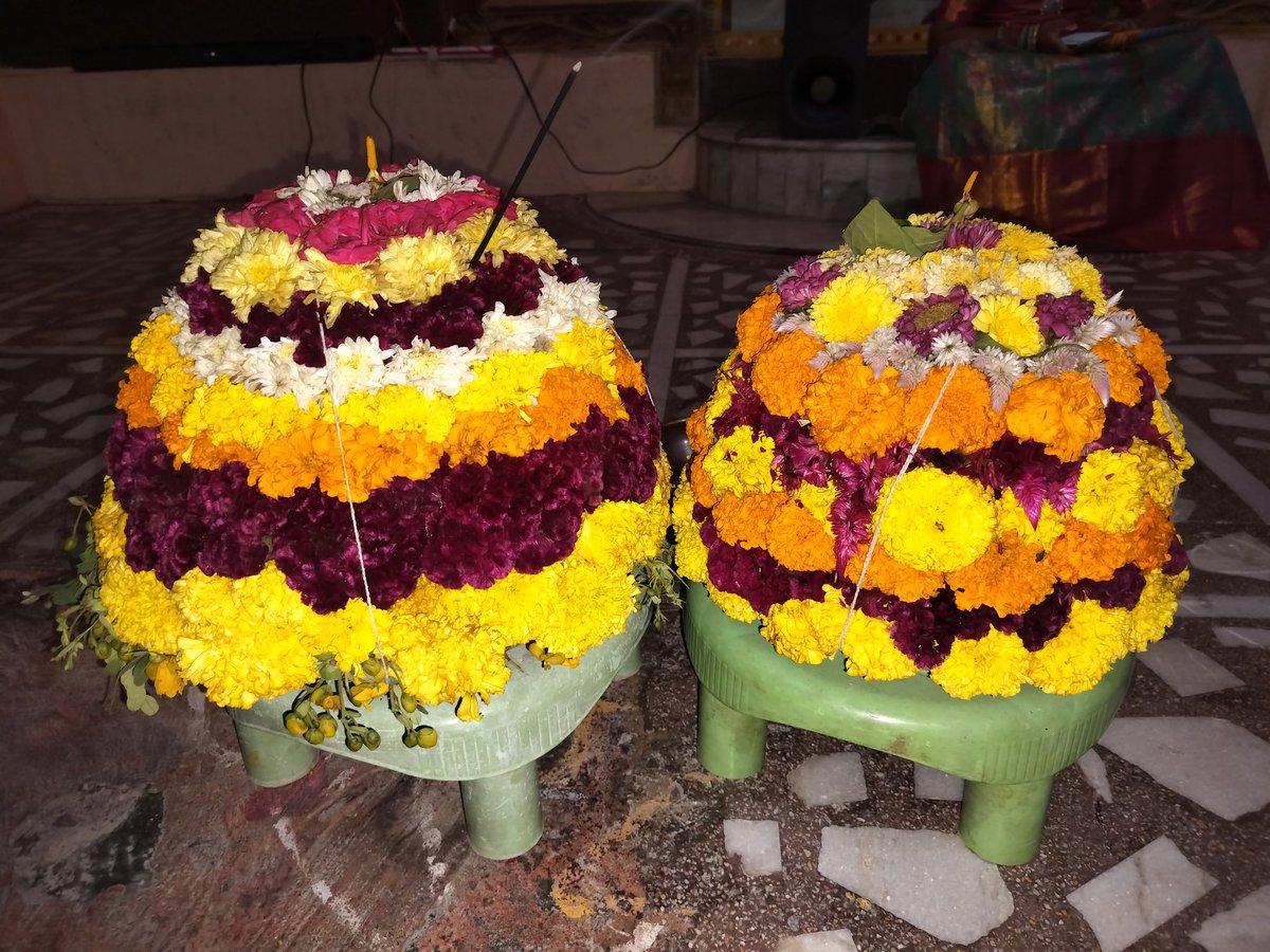 JSPsathishNSK's tweet image. తెలంగాణ రాష్ట్ర పండుగ, తీరొక్క పువ్వులతో జరుపుకునే ఆడపడుచుల పండుగ.. సద్దుల బతుకమ్మ శుభాకాంక్షలు 💐🤝🏼
@JanaSenaParty @PawanKalyan @JSPShatagniTeam @JSPTelangana @JSPshankargoud @RajalingamJSP @itsRamTalluri