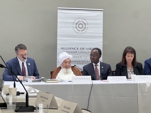 baskıya karşı durmak ve din özgürlüğü savunmak için uluslararası işbirliğinin, tartışıldığı yuvarlak masa toplantısına Uygurhareketi <a href="/IrfSecretariat/">IRF Secretariat</a> Yuvarlak Masa Toplantısına katıldı ve <a href="/AHakimIdris/">Abdulhakim Idris</a>, <a href="/CUyghurstudy/">Center for Uyghur Studies</a> İcra Direktörü ve <a href="/Bin_Bayyah/">عبدالله بن بَيّه</a> Şeyhi gibi seçkin isimler katıldı