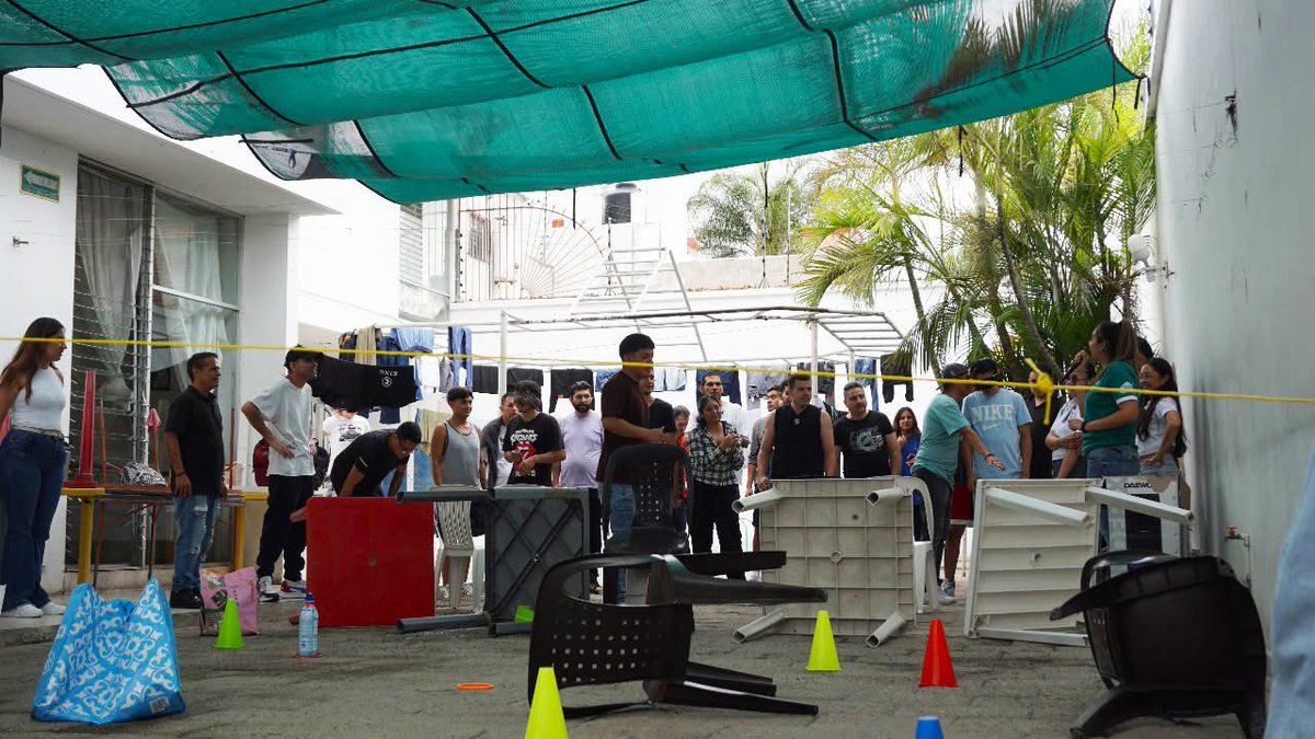 ismazu17's tweet photo. 👉 Inspirar, prevenir y acompañar. Jóvenes de la Fundación Tota Carbajal compartieron esperanza en un centro de rehabilitación con plática, rally y conversatorio. 💪✨ #BienComún https://t.co/lzRu0ZLuvW