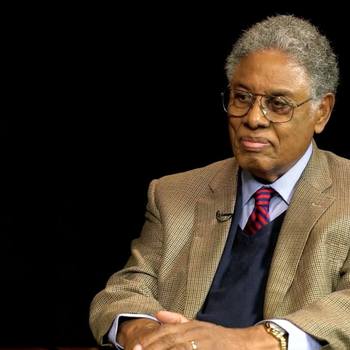 "El argumento más sólido a favor del socialismo es que suena bien. El argumento más fuerte en contra del socialismo es que no funciona"

Thomas Sowell