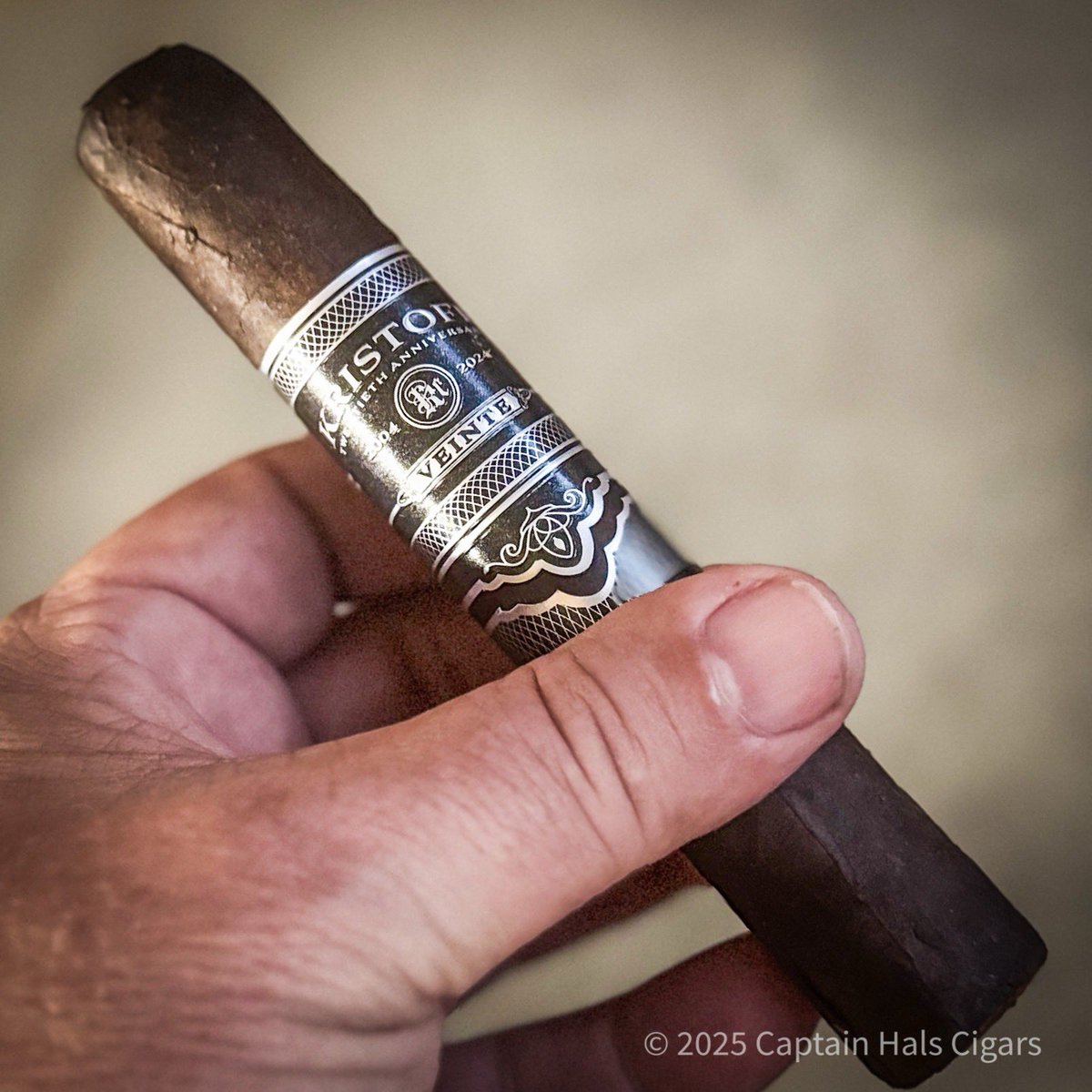 CaptainHal47's tweet photo. Second time with the Kristoff Viente, and it's even better than I remember. Big notes of dark chocolate and coffee with an awesome, creamy finish. Full flavor, zero harshness. A top-tier smoke. #KristoffCigars #Viente #CigarReview https://t.co/9HFnTg9IBB