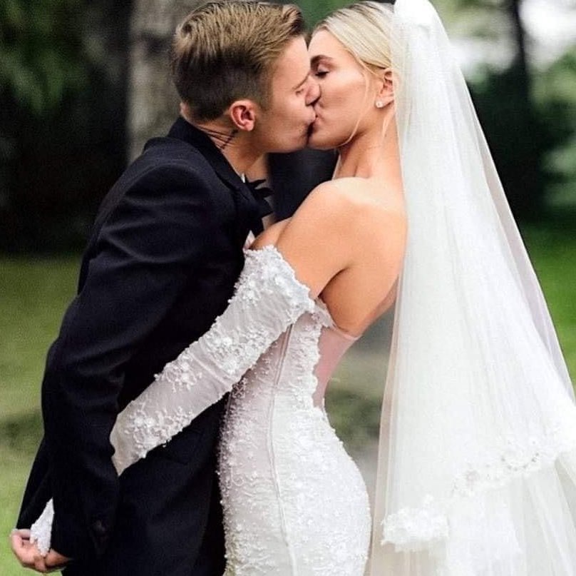 September is finishing and let’s appreciate this bieber’s month:

        13th                                                 30th
civil wedding                           church wedding