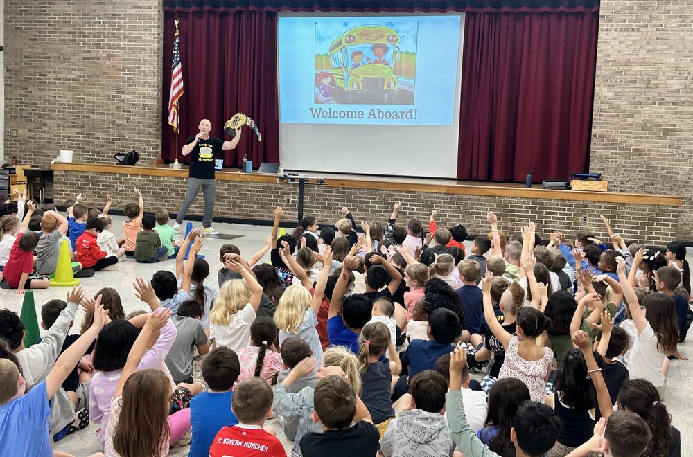 The bus stopped and unboarded a posistive theme at the Crim Primary School cr.brrsd.org/o/cps/article/…