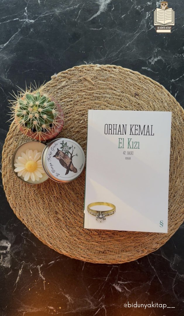bidunyakitap__'s tweet photo. Birbirinden güzel “El Kızı” görselleriyle artık sona yaklaşıyoruz !
📸 @bayanpotter 
📸 @iLkNuR_RRR_ 
📸 @nnnisacim 

El Kızı için SON 24 SAAT !
•
•
#elkızı #orhankemal #söyleşi #sunum
@bidunyakitap__ https://t.co/94NVZqdZSD