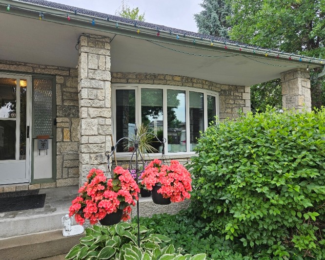 HiTechWindows's tweet image. Your next bay window isn’t just a replacement; it’s a transformation.
At Hi-Tech Energy Windows and Doors, 95% of the bay and bow windows we build are custom retrofits designed to perfectly fit your existing opening.

#BayWindows #BowWindows #CustomWindows #ManitobaMade