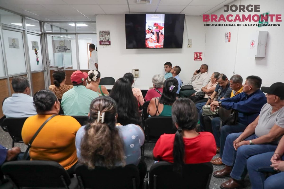 JORGEBRACA's tweet photo. Nuestras audiencias ciudadanas no se detienen.
Cada día son más y más las y los tabasqueños que llegan a la Casa del Pueblo, convencidos de que aquí sus voces son escuchadas y sus necesidades atendidas.

Encuentro motivación al ver cómo la gente se acerca con confianza, porque saben que encontrarán puertas abiertas, diálogo y soluciones. Esa es la esencia de nuestro trabajo: estar cerca, escuchar y gestionar siempre en favor del pueblo que nos dio su confianza.

Seguiremos firmes, caminando junto a ustedes, porque el Congreso del Estado es y seguirá siendo la casa de todas y todos los tabasqueños.