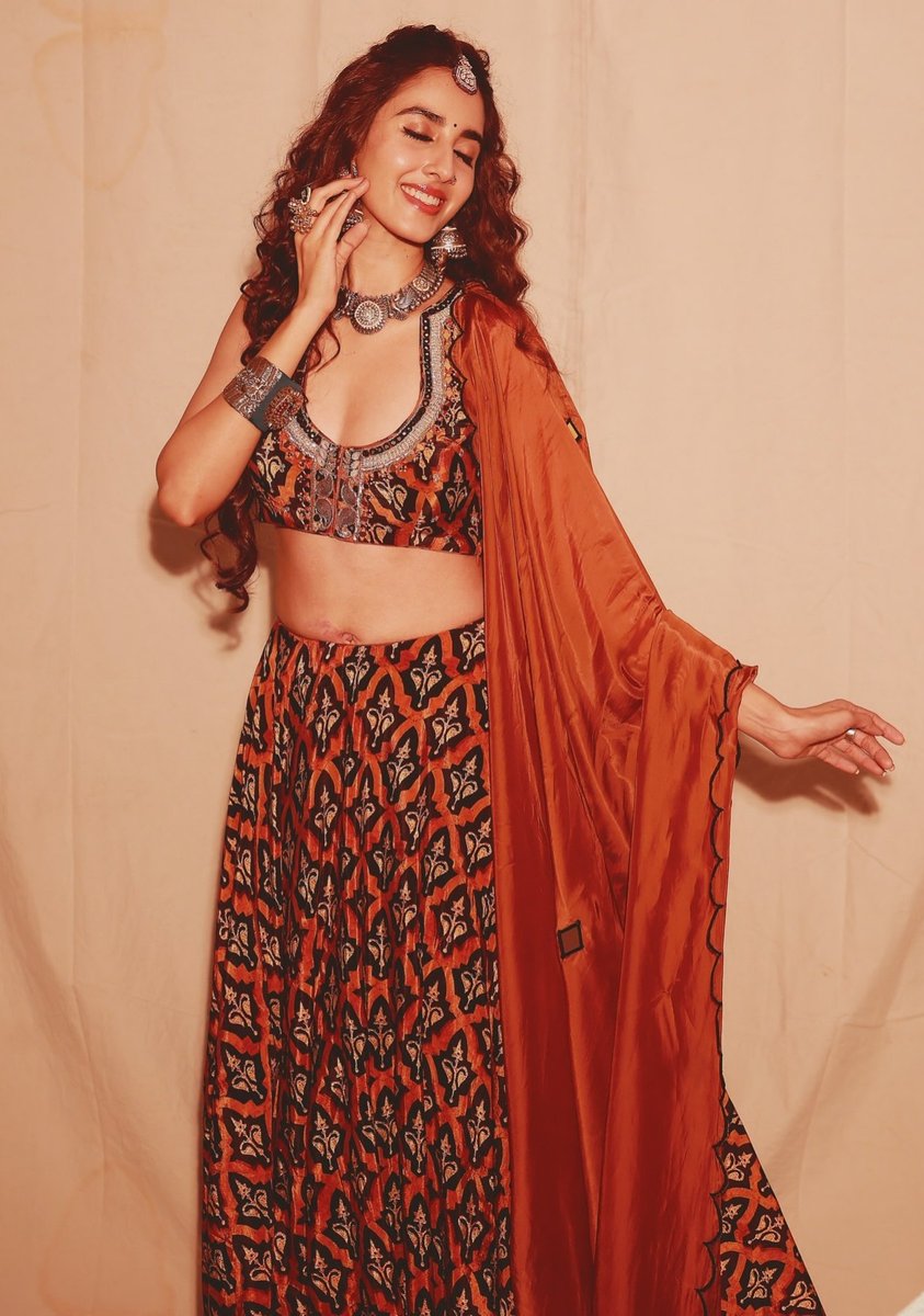 Weekendvibes_'s tweet photo. Simrat Kaur ❤️🥰

#Simrat #SimratKaur https://t.co/INFtDO1zag