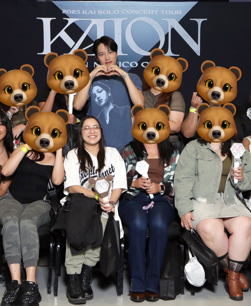 LorenaSotoM's tweet photo. La experiencia de ver a tu bias en segunda fila y tomarte una foto con el, recomiendo no saltársela 😭🤧 soy la más feliz 😭🩷 aunque salga con mis ojitos medio cerrados 🫣
@weareoneEXO #KAI #KAIONinMexico #KAION_IN_MEXICO_CITY https://t.co/l1Zb7Ihdbp