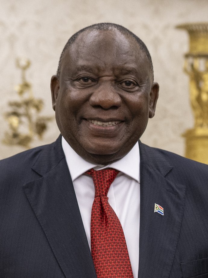 MokwenaMafoko's tweet photo. #SkeemSaam if they ever need someone to play Ramaphosa-He is the Man! https://t.co/eovrumEZAK