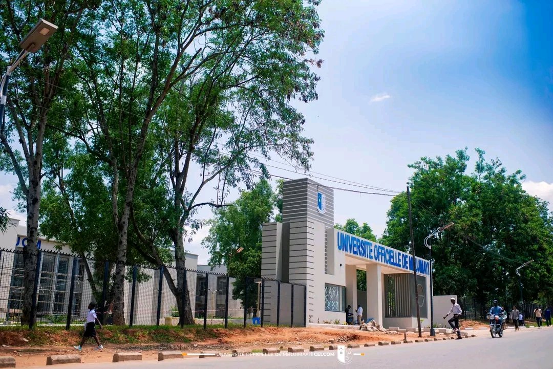 Dynamiquedjs's tweet image. #RDC - #ESU | 
INAUGURATION IMMINENTE DE L'UNIVERSITÉ OFFICIELLE DE MBUJIMAYI : LES PRESTIGIEUSES ET MODERNES INFRASTRUCTURES DÉVOILÉES CE JOUR AU PUBLIC.

Merci @fatshi13_ pour l'amour que tu as pour le congo 🇨🇩🙏❤️🤝 

@Presidence_RDC @PrimatureRDC @cabinet_esuRDC