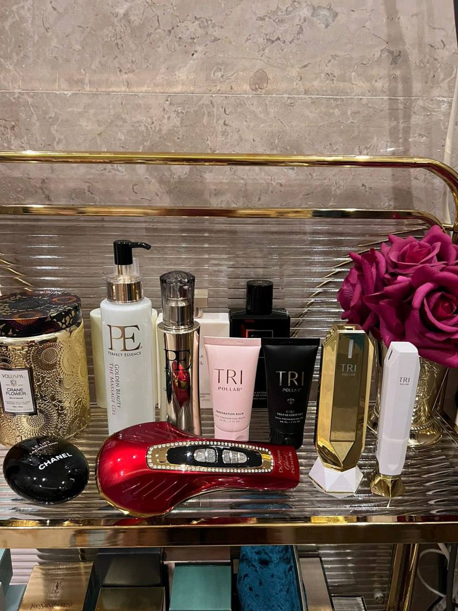 mustafadada4's tweet photo. Let your skin drink up moisture and glow naturally.

#Skincare #BeautyCare #BeautifulEveryDay #SkinCareRoutine #GlowNaturally #ExquisiteLife #HealthySkin #DailySkincare #SelfLove #BeautyProducts https://t.co/65z8hIBNjq