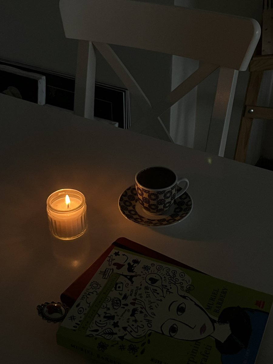 Kitap okuma isteğinin tekrar beni bulmasının verdiği his🤌✨💐