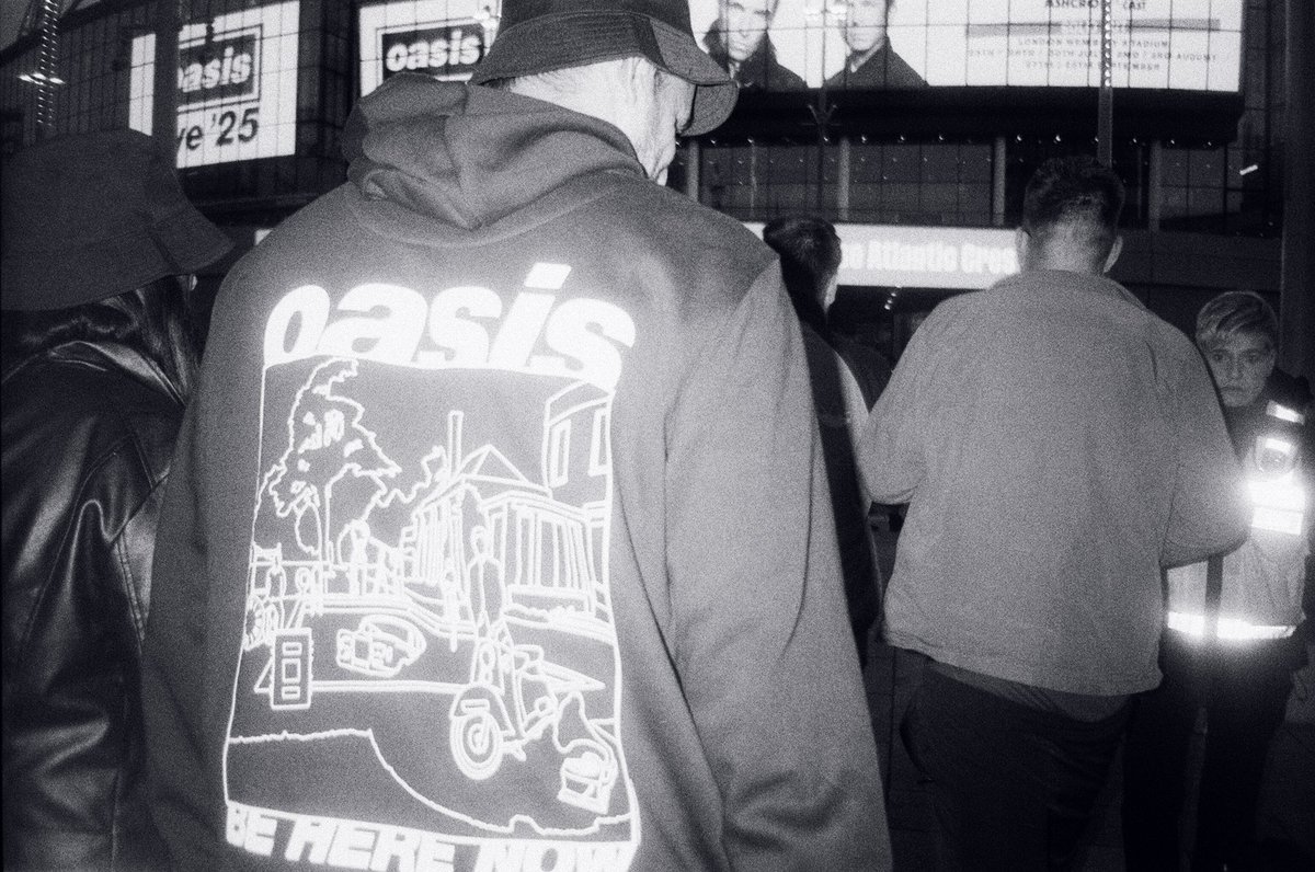 Rickmacmacca's tweet photo. @oasis Final night on film 🥹📸🙏 https://t.co/L4OeL2N7hk