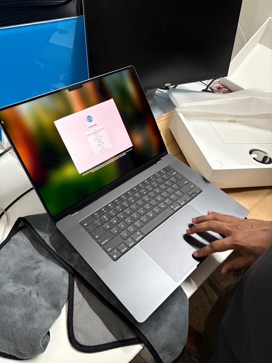itsumeshk's tweet image. adult money is dangerous
what if i end up ordering another macbook?