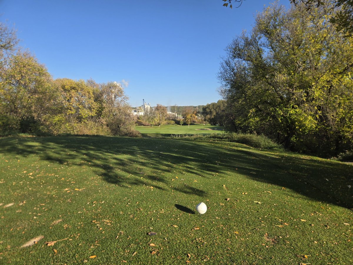 SuperPiperTBay's tweet photo. Beautiful autumn morning at Minnedosa G&CC on #golfMB #golftour this gem was perfect with Dan and staff amazing conditions. Rolling hills and fall colors! #135 and 11 to go π https://t.co/FuuDF2YJmX