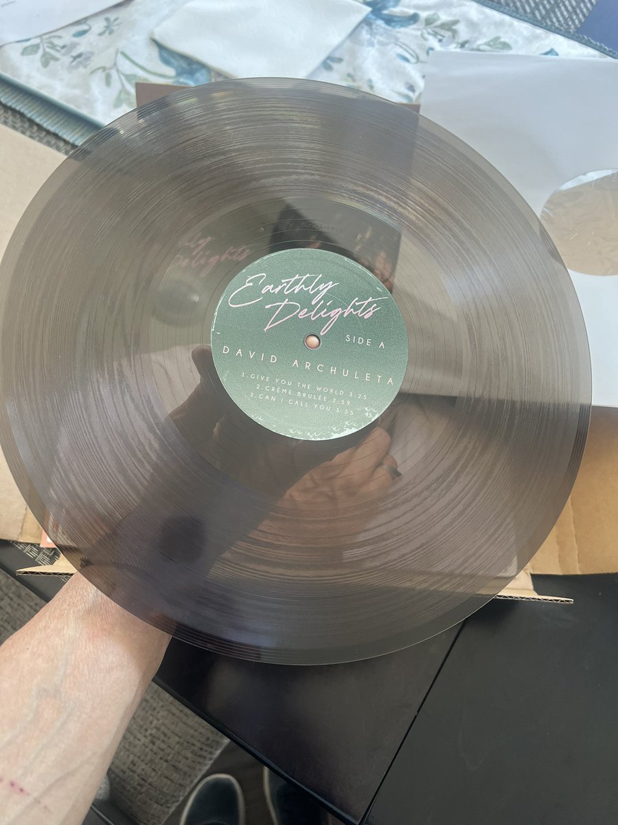 Ohhhh it arrived!!!! Such a cool vinyl and you can even see through it! And an autographed insert!! Thank you, <a href="/DavidArchie/">David Archuleta</a> !!! Looking forward to spinning it!! 🎉🤍
#EarthlyDelights