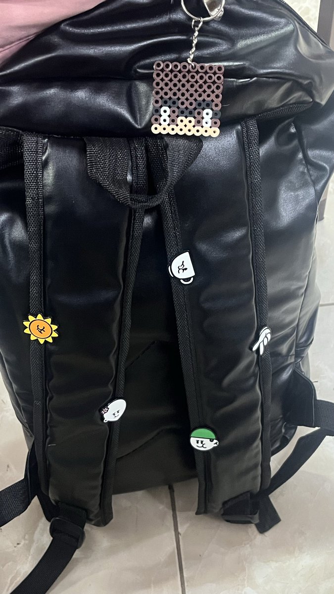 Afk__Victoria's tweet photo. ootd de mi mochila https://t.co/gsbNACKCNO