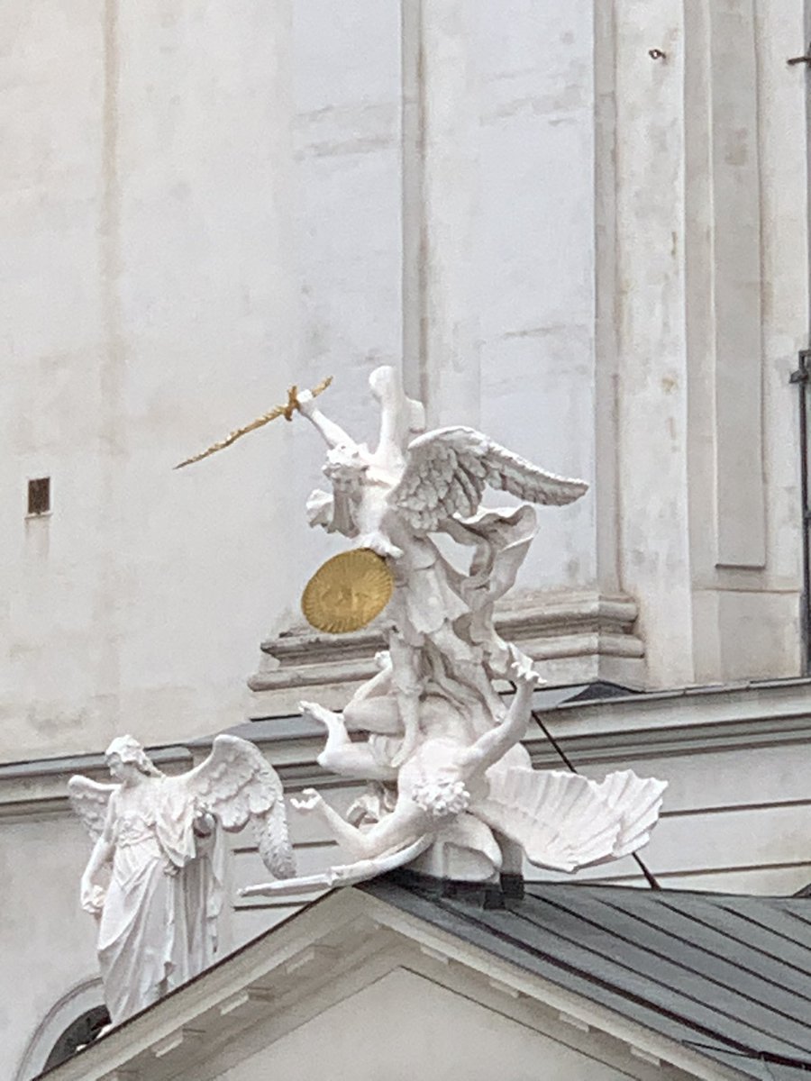 En ce 29 septembre nous soulignons l’archange saint Michel, prince de la milice céleste que nous la Compagnie vénérons.