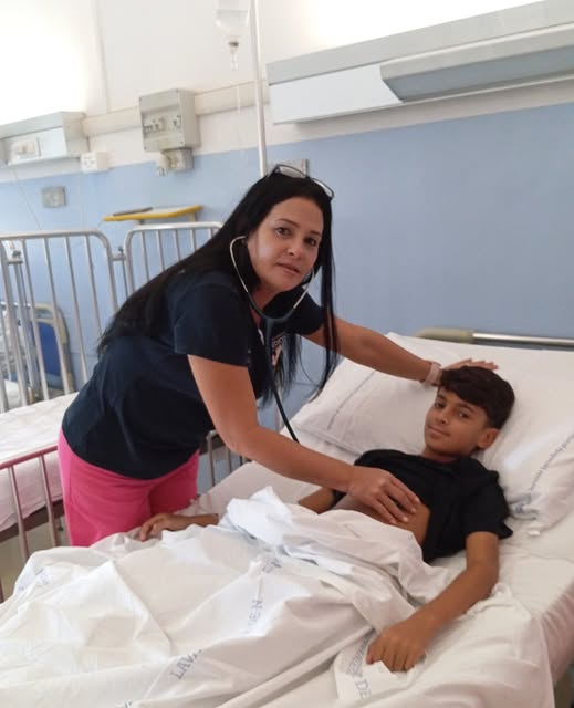 Desde #PinardelRío hasta #Calabria, la Dra. Taily Rodríguez no solo examina: regala esperanza. Su mirada pediátrica cura con ternura y humanismo.  
Próximo al #DíaDelPediatra, celebramos a quienes hacen de la infancia su causa.  
#CubaPorLaVida