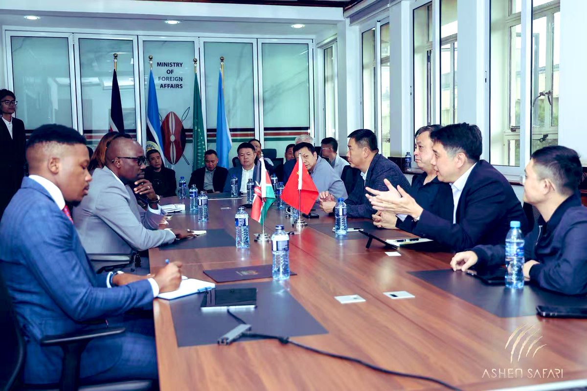 SingoeiAKorir's tweet photo. Pleased to meet a delegation of Chinese investors visiting the country led by George Zhu Zhaojiang, President of Transion Holdings- Chinas largest Mobile Phone manufacturer with Brands including- Tecno, Infinix and Itel. The representatives included GE Health Care China, M&G Stationery, ImmunoChina, Real Kung Fu (The most influential Chinese fast food brand in China), CIMC Shilianda (Largest Maritime Logistics Company in China) and Clean Coal Energy China. I applauded our strategic partnership with the People’s Republic of China and assured the Team of the government’s commitment to creating an enabling environment for investors including through our SEZ’s. @ForeignOfficeKE @ChineseEmbKenya